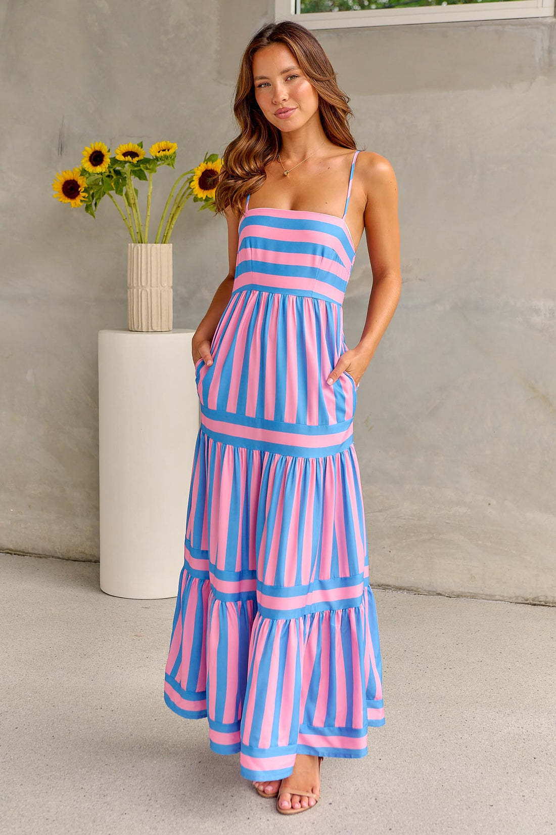 Robe Longue d'Été à Bretelles – Rayée, Élégante et Décontractée